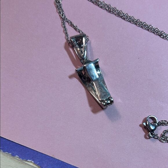 Elegant Silver Necklace and Pendant Set - Picture 4 of 4